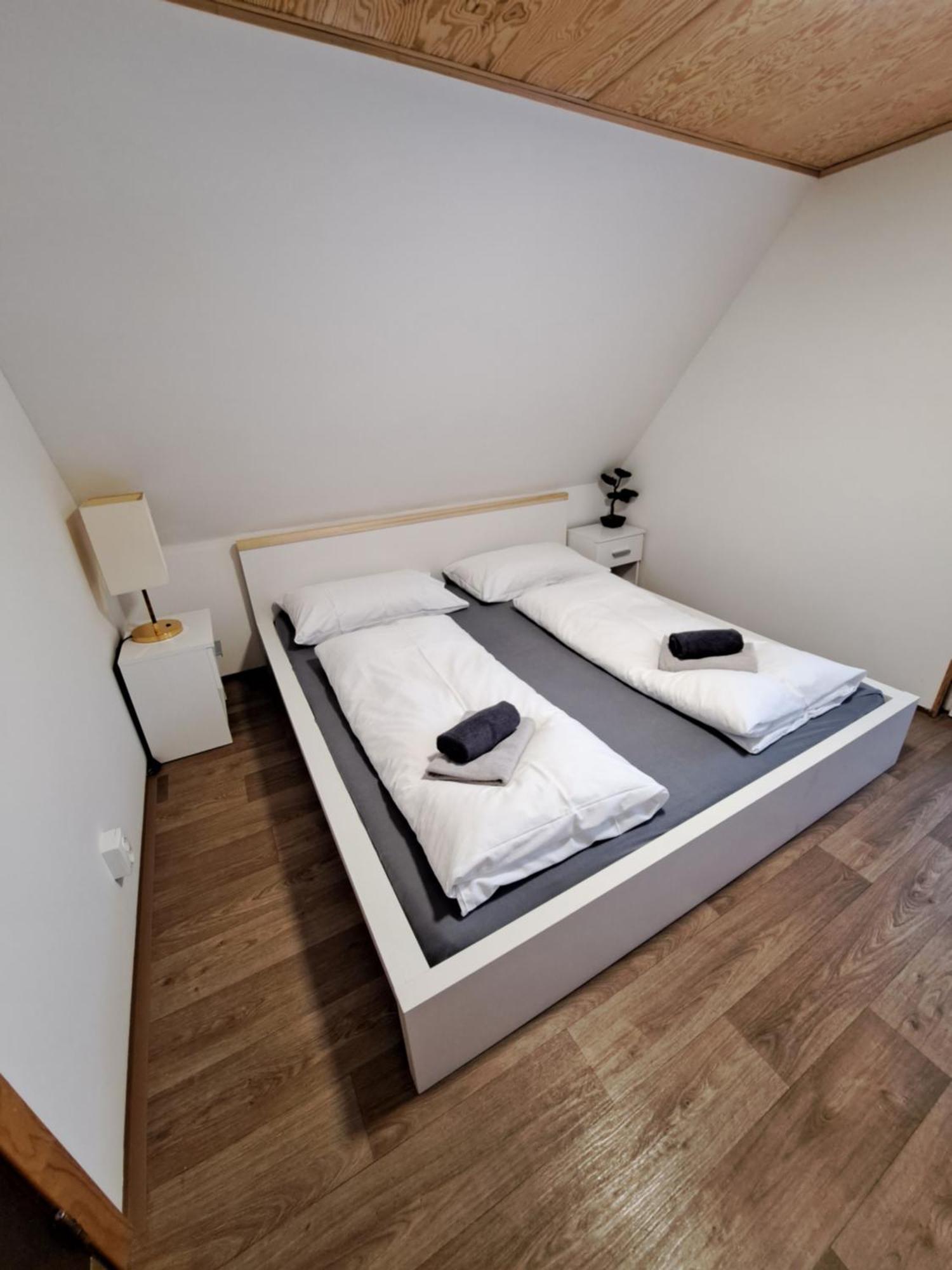 Chatky Lesná Jiřetín pod Jedlovou Esterno foto